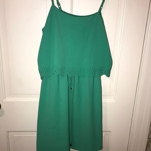 Green sleeveless drawstring dress